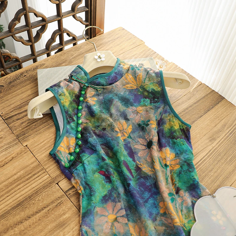 俏娘鱼2025年春季新款日常可穿新中式年轻款绿色提花复古无袖旗袍