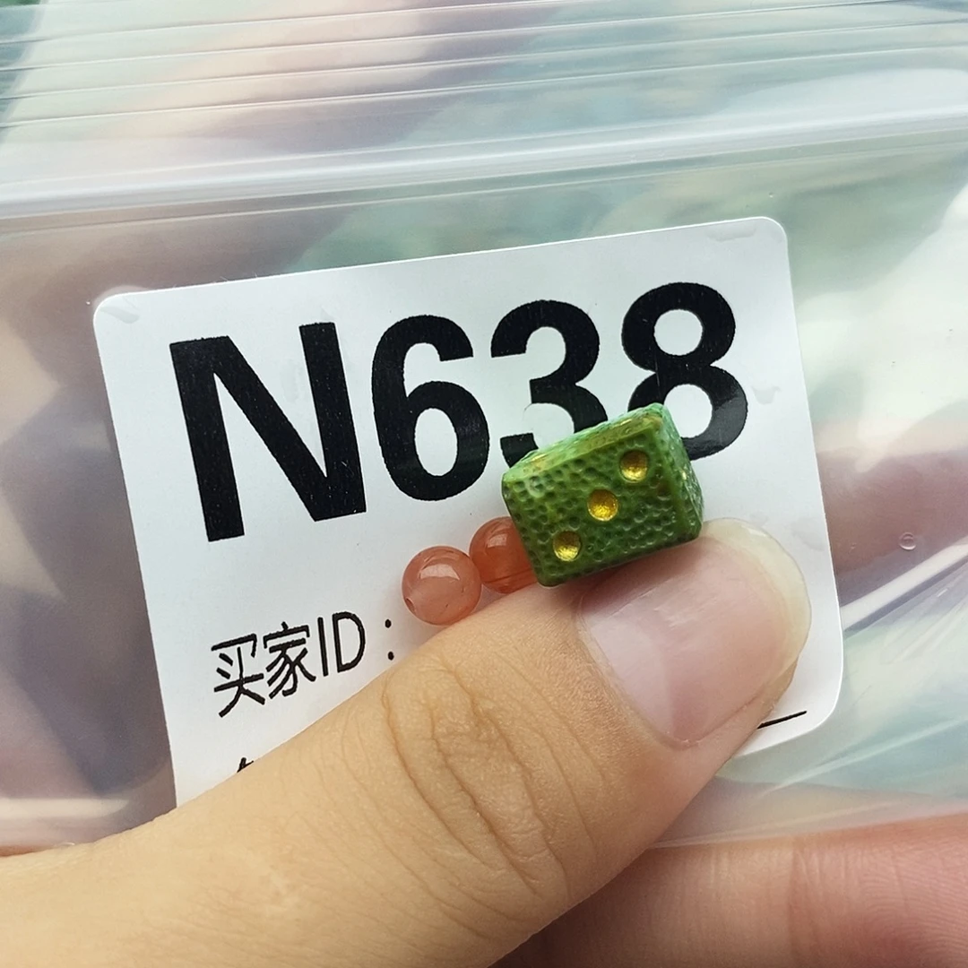 丽***吖未镶嵌配饰南红玛瑙
