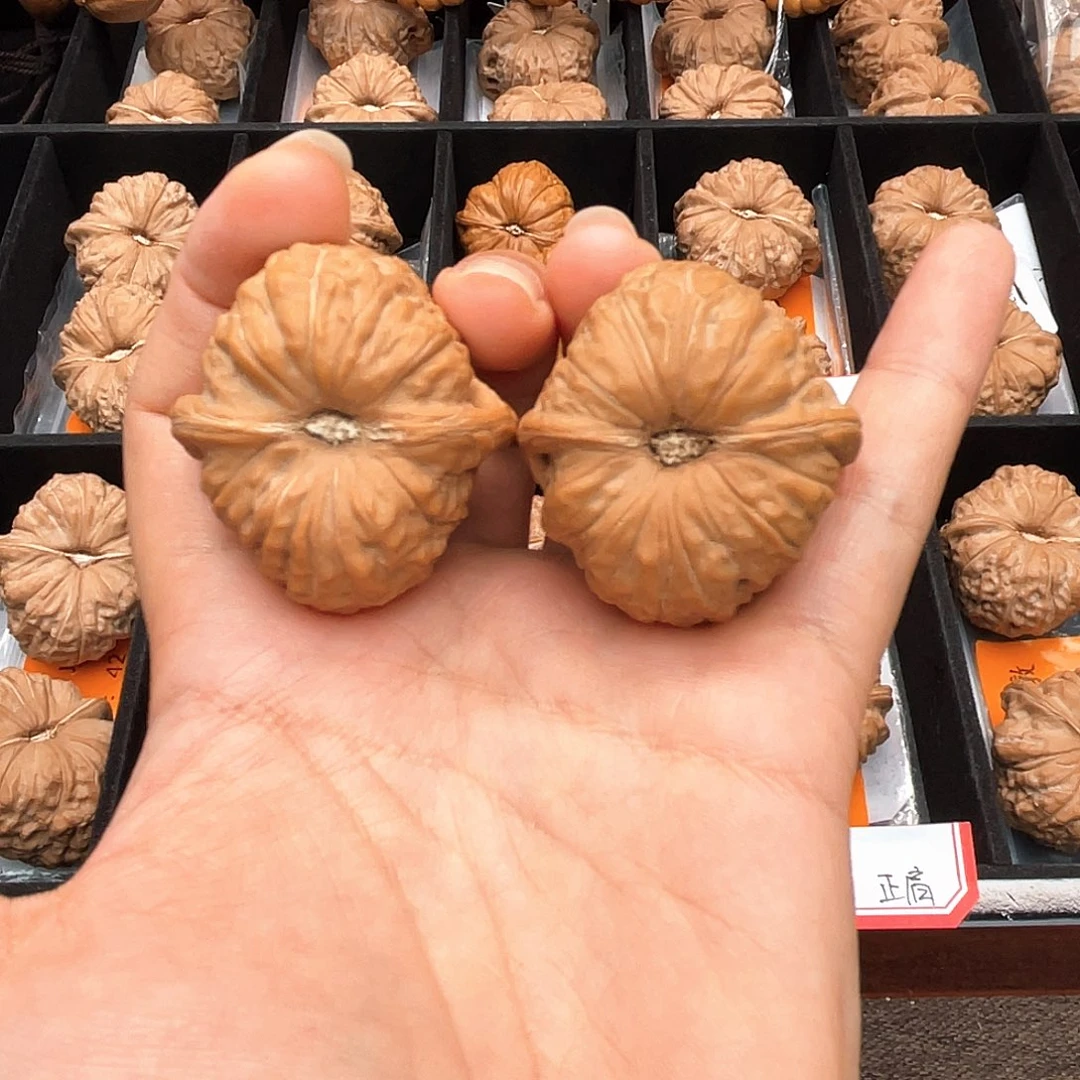 文玩核桃把件37超精深凹肉纹，稀有小尺寸，3701