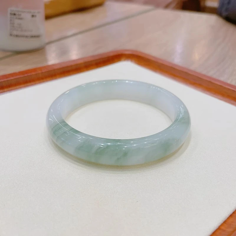 玉石天山翠手镯天然玉镯正圈雪翠不知春飘花少女款冰多样性发一