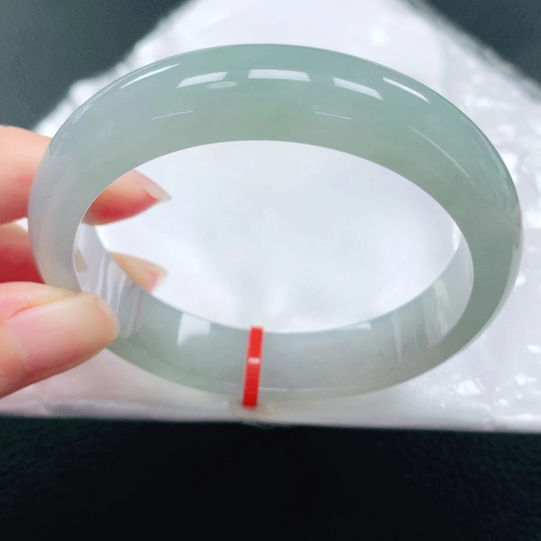 翡翠手镯未镶嵌55圈