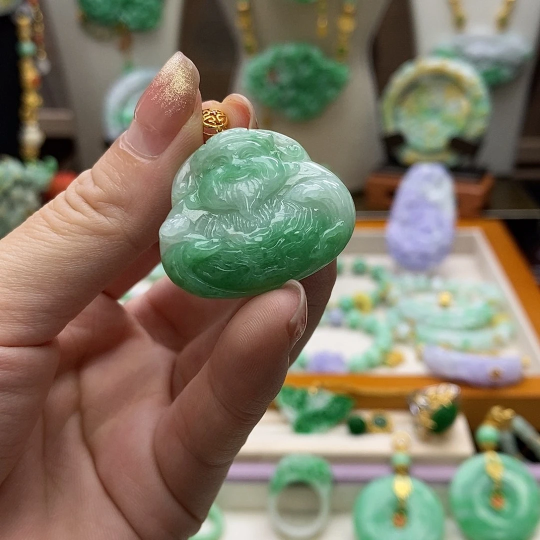 颈饰未镶嵌翡翠天然