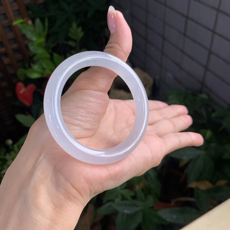 冰种胶润淡粉底色圆条手镯，天然翡翠缅A，圈口53-9.1-9，小纹！