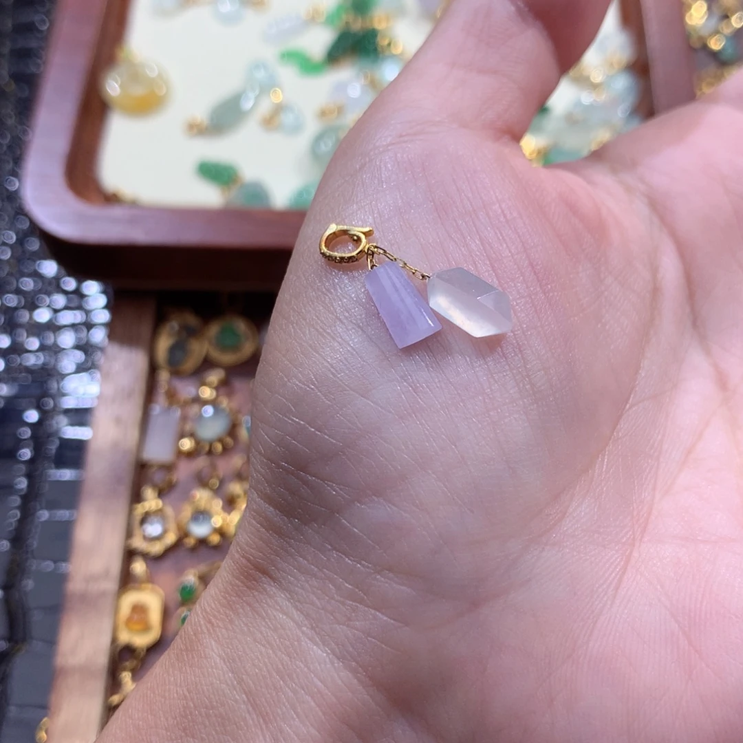 翡翠18K金镶嵌颈饰翡翠