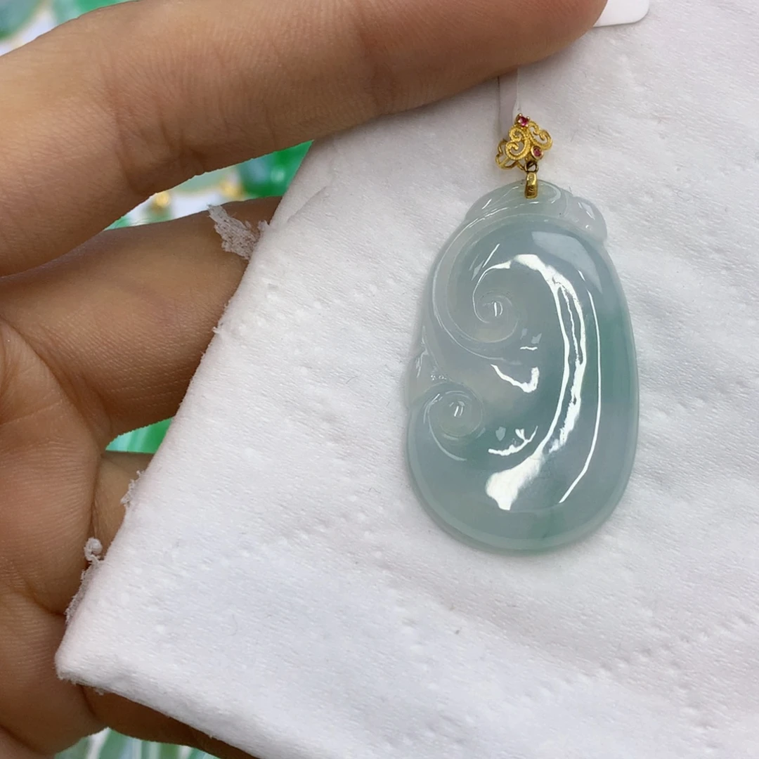 翡翠18K金镶嵌颈饰