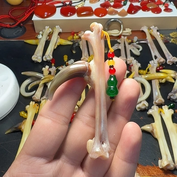鸡骨（鸡脚）把件风****。鸡爪骨