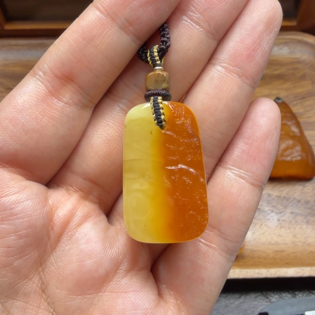 琥珀未镶嵌吊坠(赠链)