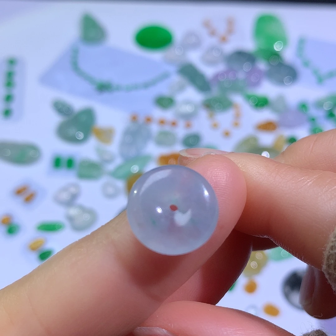 翡翠颈饰未镶嵌小拉