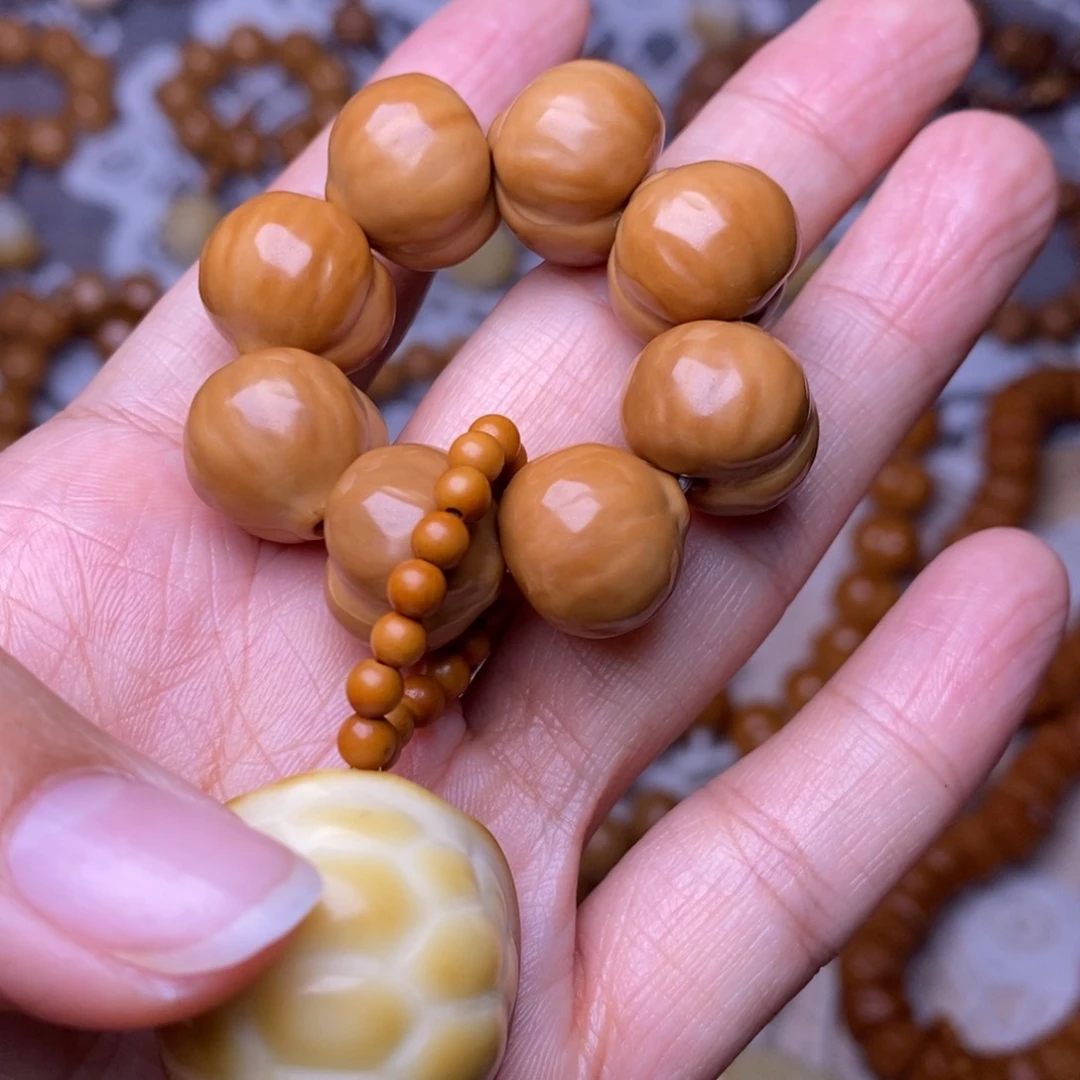 把件猴头核桃柯基屁桃龟甲