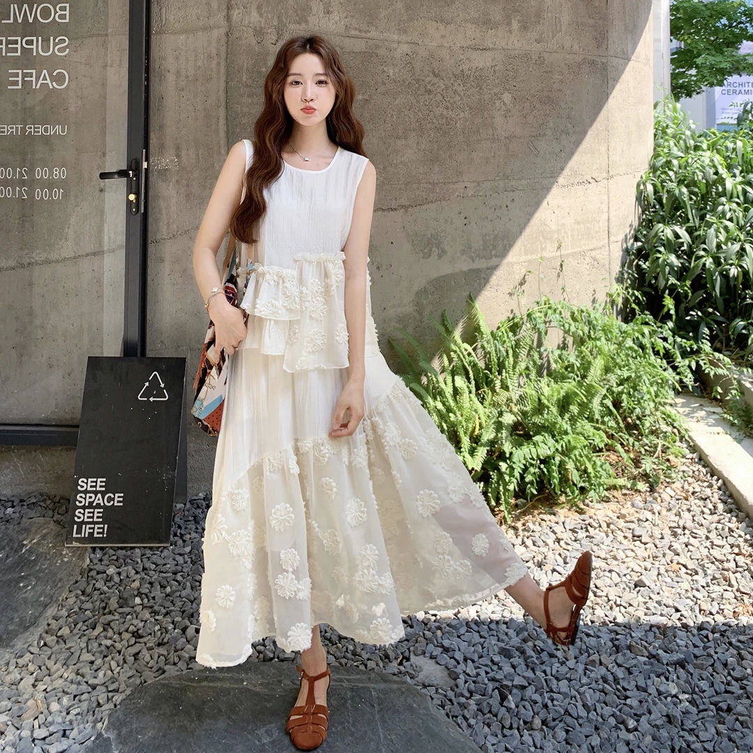 米白色浪漫气质绣花套装裙女2025显瘦新款整套背心半身裙两件套