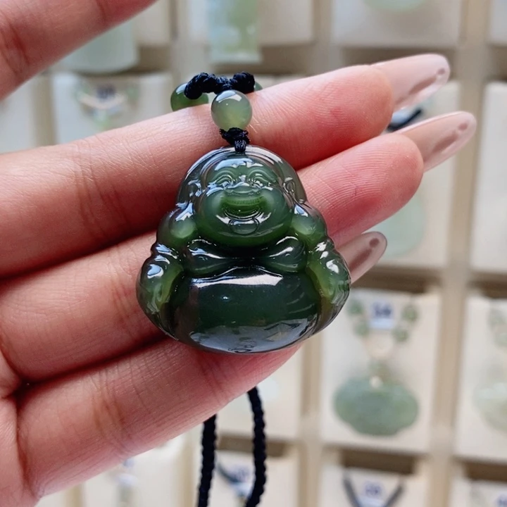 王***心和田玉未镶嵌颈饰