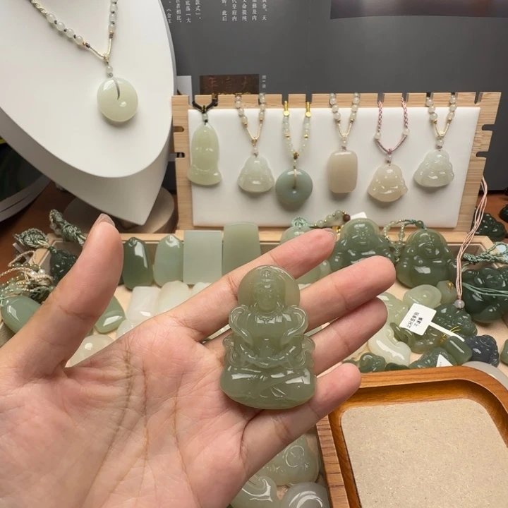 颈饰未镶嵌和田玉