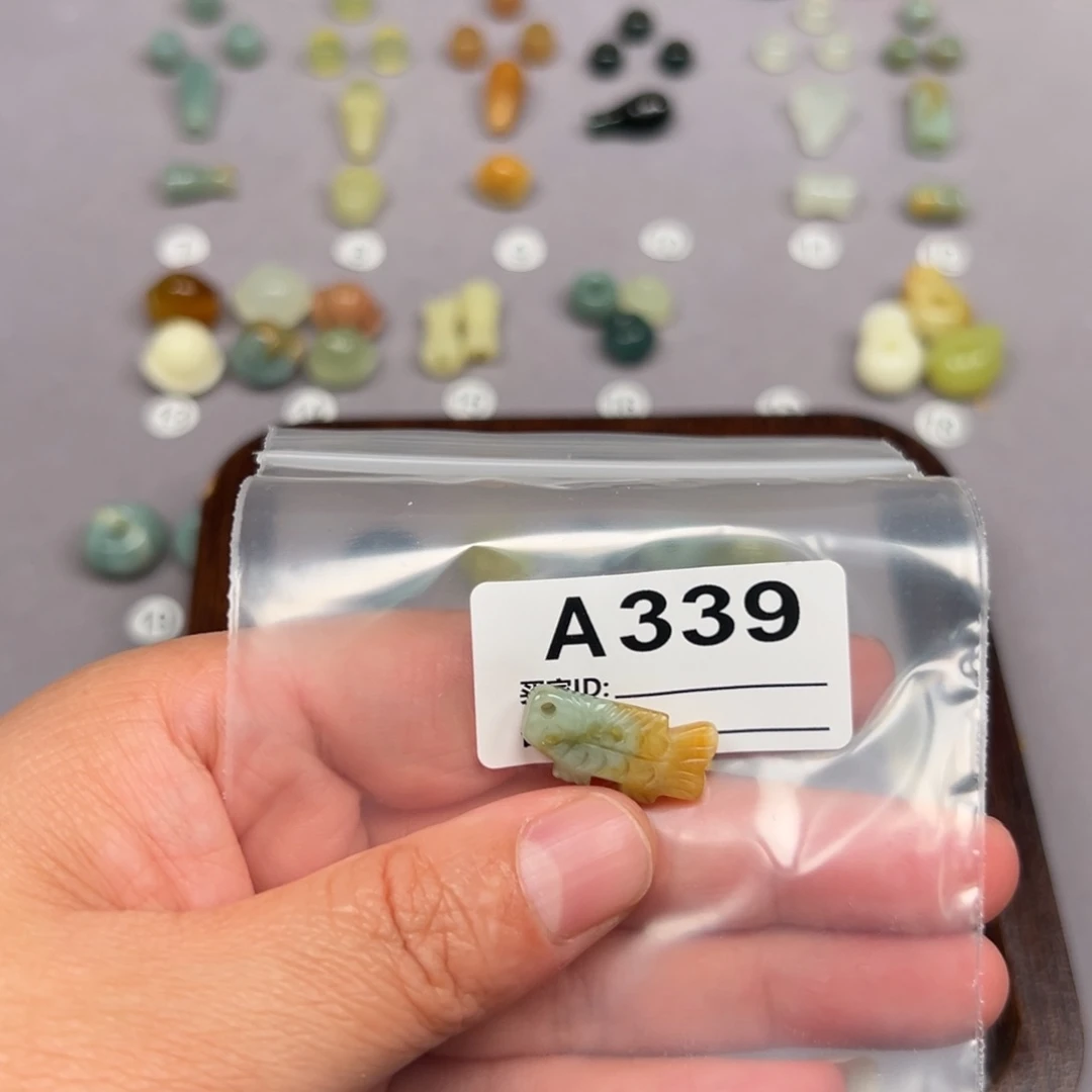 未镶嵌蛇纹石玉颈饰穗****天