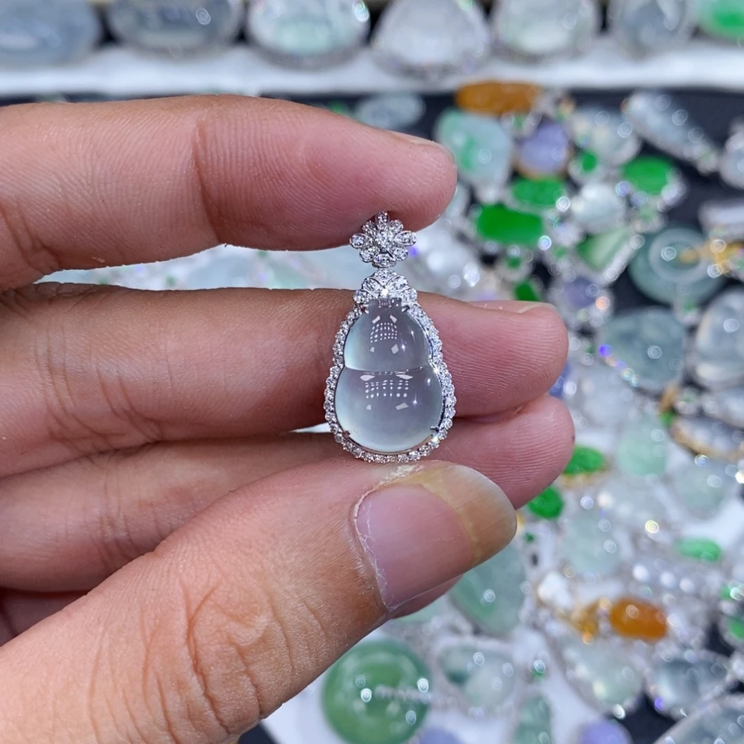 翡翠18K金镶嵌颈饰