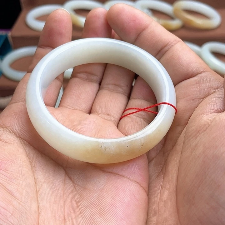 【闪购商品】未镶嵌手镯和田玉