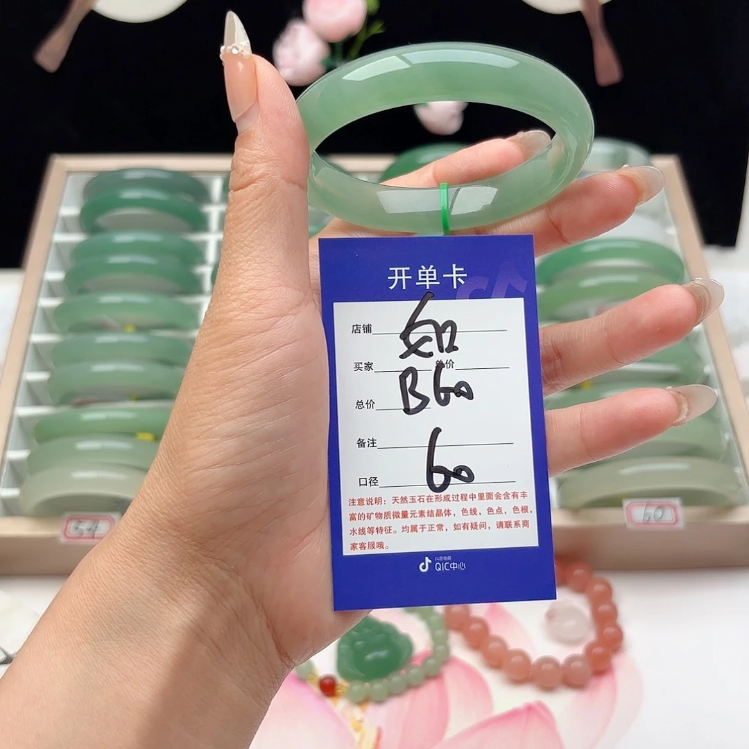 未镶嵌手镯石英质玉