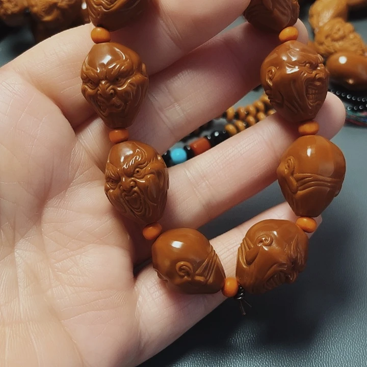 恶僧，橄榄核雕工艺