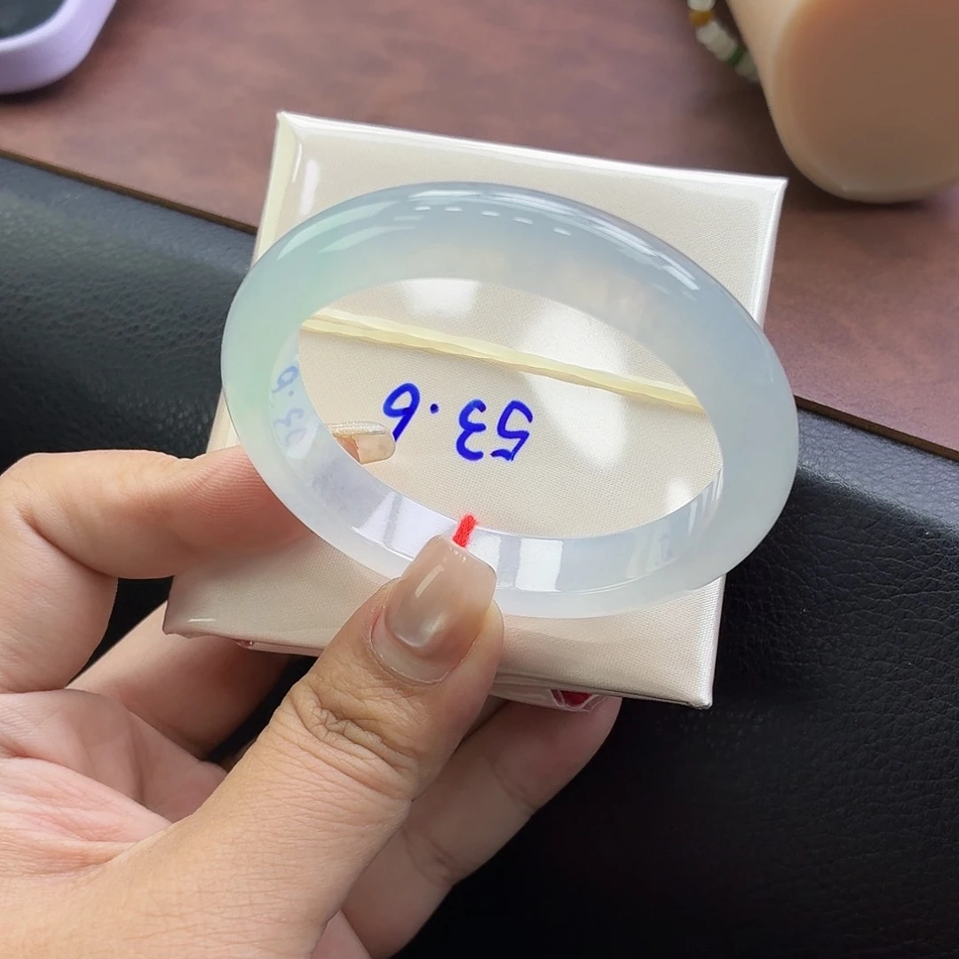 未镶嵌手镯翡翠60号微瑕漏