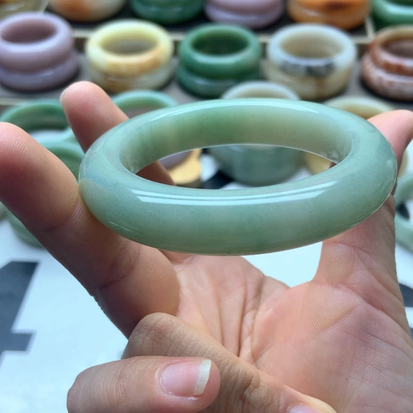 【闪购商品】未镶嵌手镯石英岩玉岁*静