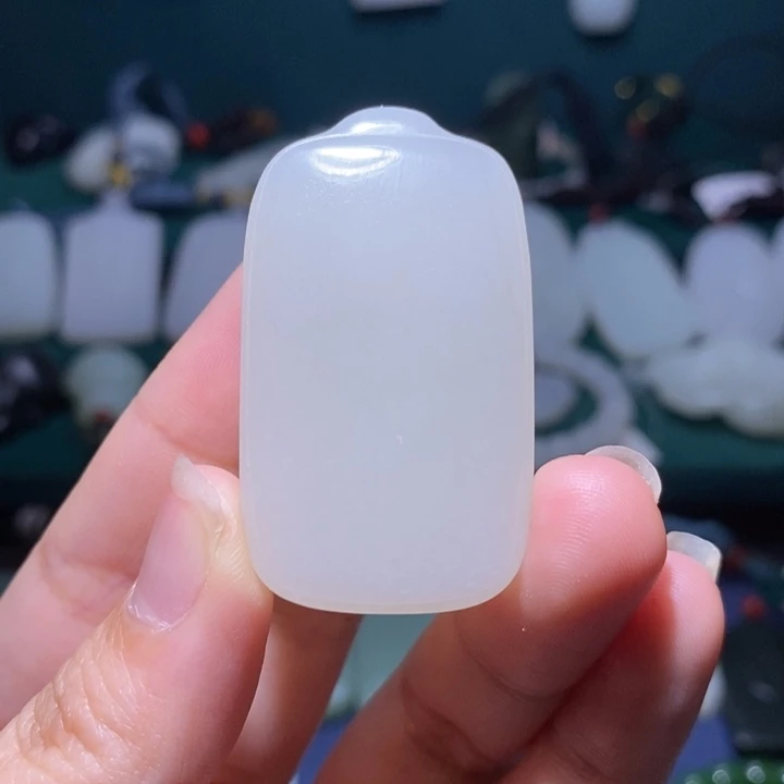 和田玉颈饰未镶嵌平安牌