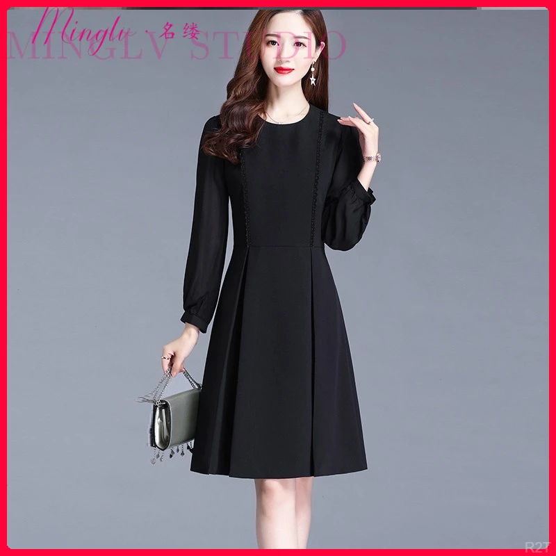 2025年新款黑色长袖连衣裙女装秋装中长款气质显瘦赫本风小黑裙子