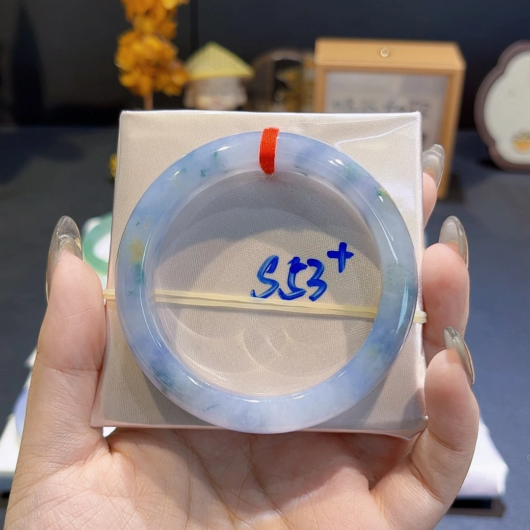 翡翠手镯未镶嵌翡翠手镯