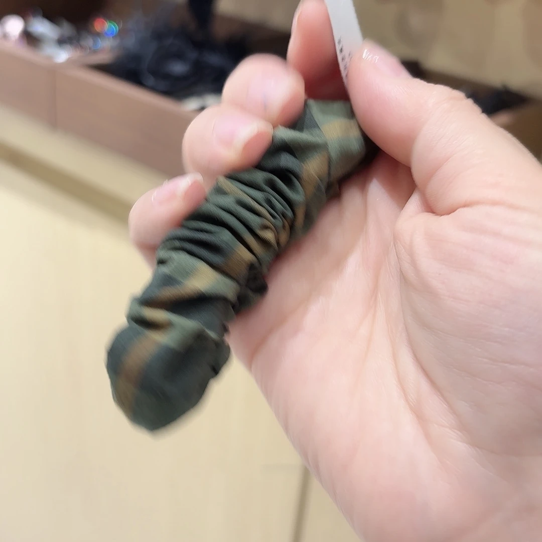 布艺非金属绿色香蕉夹