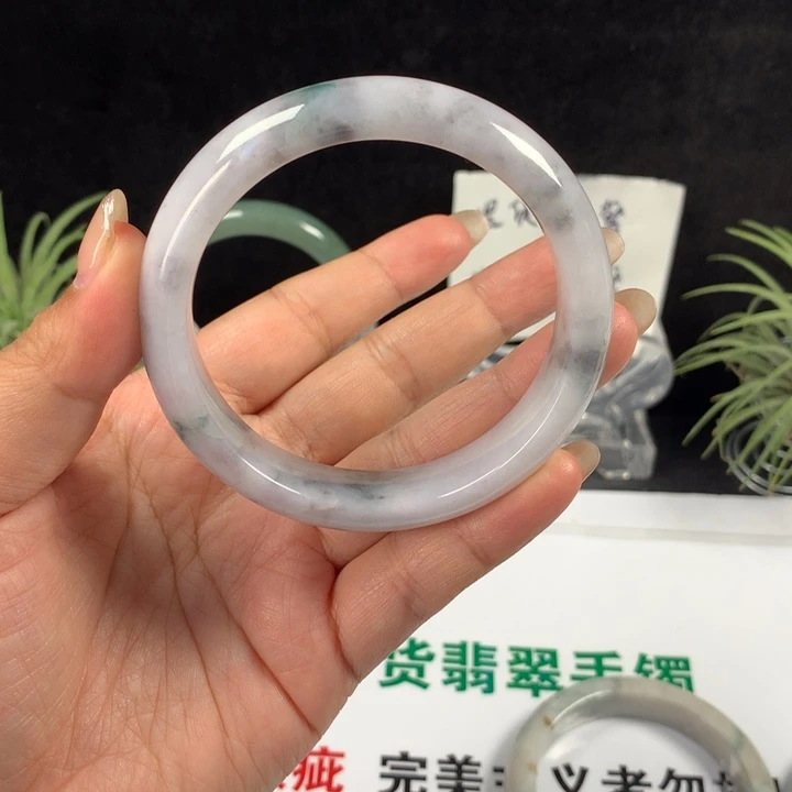 贝***.未镶嵌手镯翡翠45