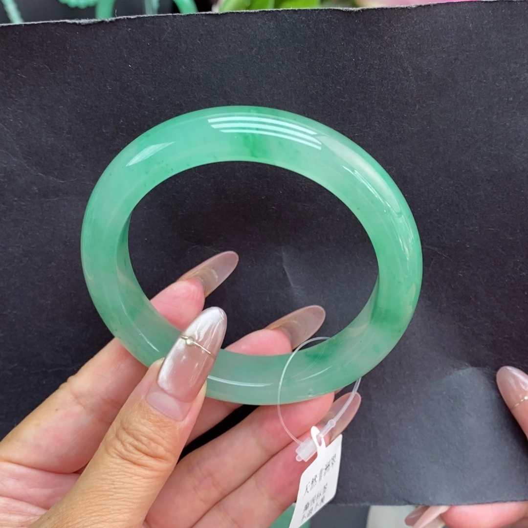 小***手未镶嵌手镯石英质玉