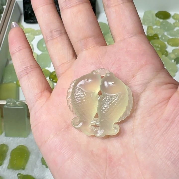 蛇纹石玉未镶嵌颈饰