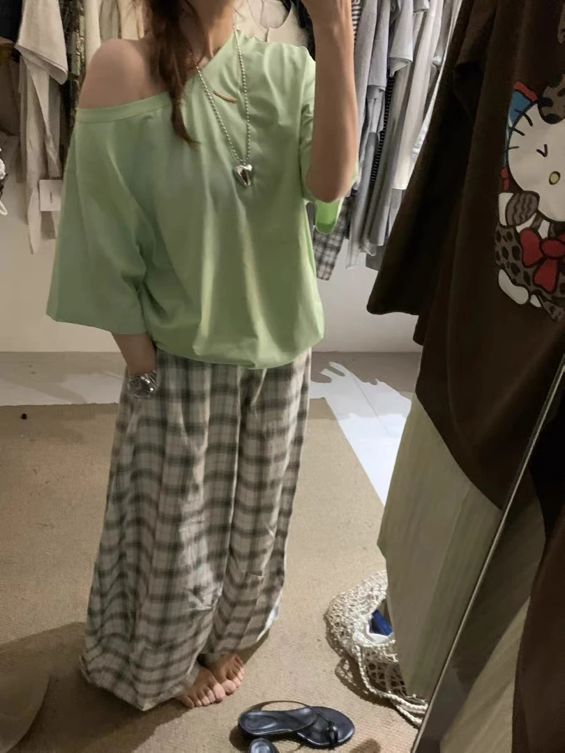 灰灰呀！韩代工作室！一眼心动！设计感斜肩露肩短袖T恤！轻盈绿色