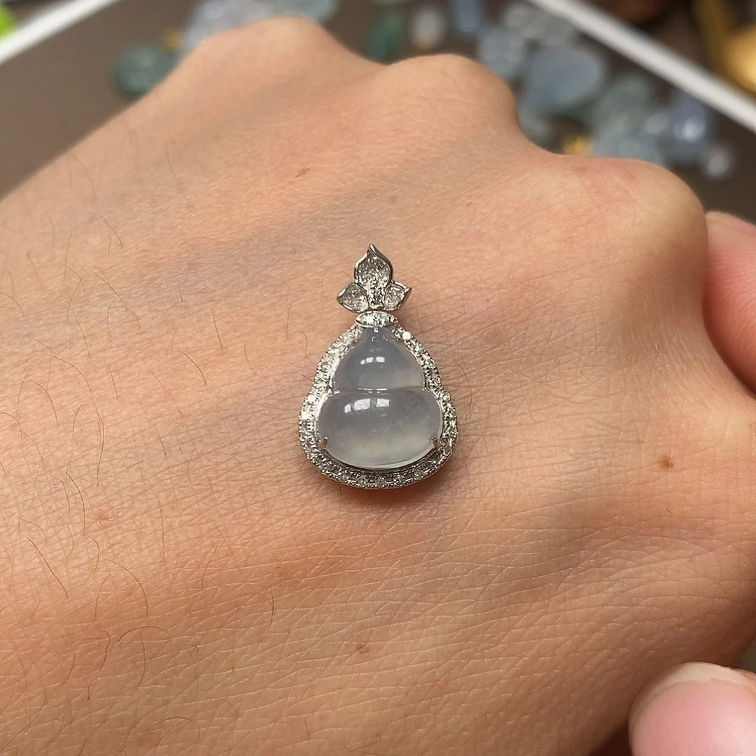 翡翠18K金镶嵌吊坠(不含链)葫芦