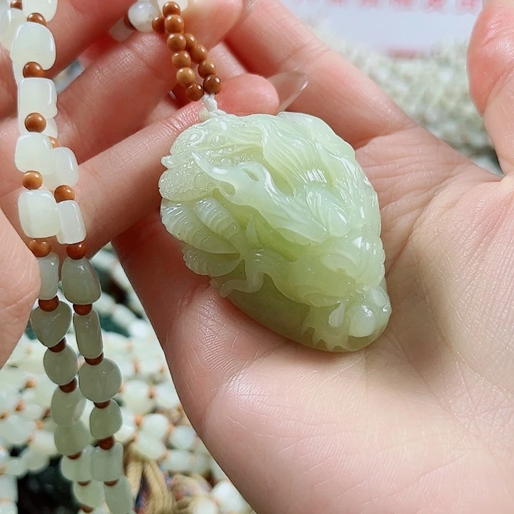 和田玉未镶嵌颈饰