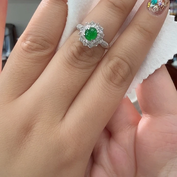 翡翠18K金镶嵌戒指蛋面戒指