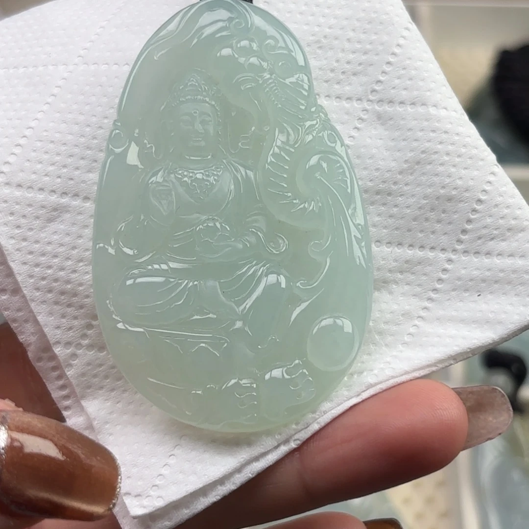 山***鹰翡翠未镶嵌颈饰普贤