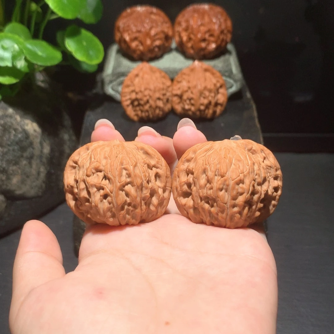 文玩核桃吊坠红皮正磨070301
