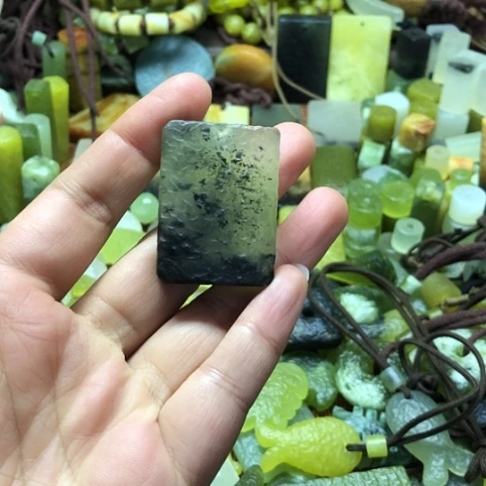 未镶嵌岫玉吊坠岫