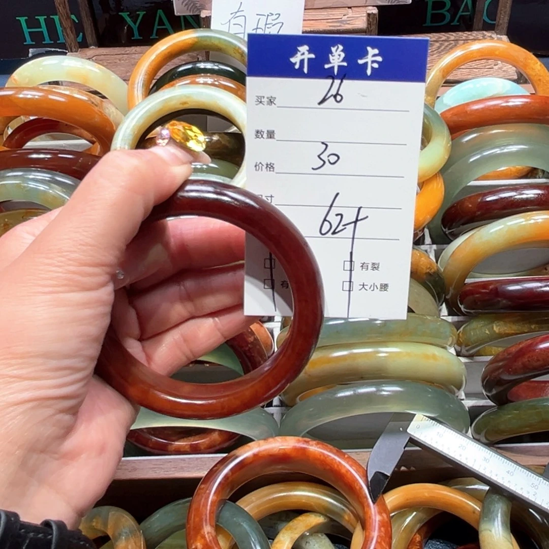 吉***！蛇纹石玉未镶嵌手镯