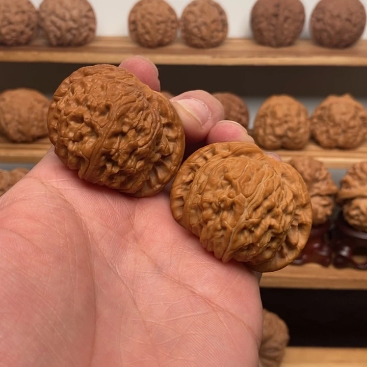 小***畅文玩核桃吊坠尖修了