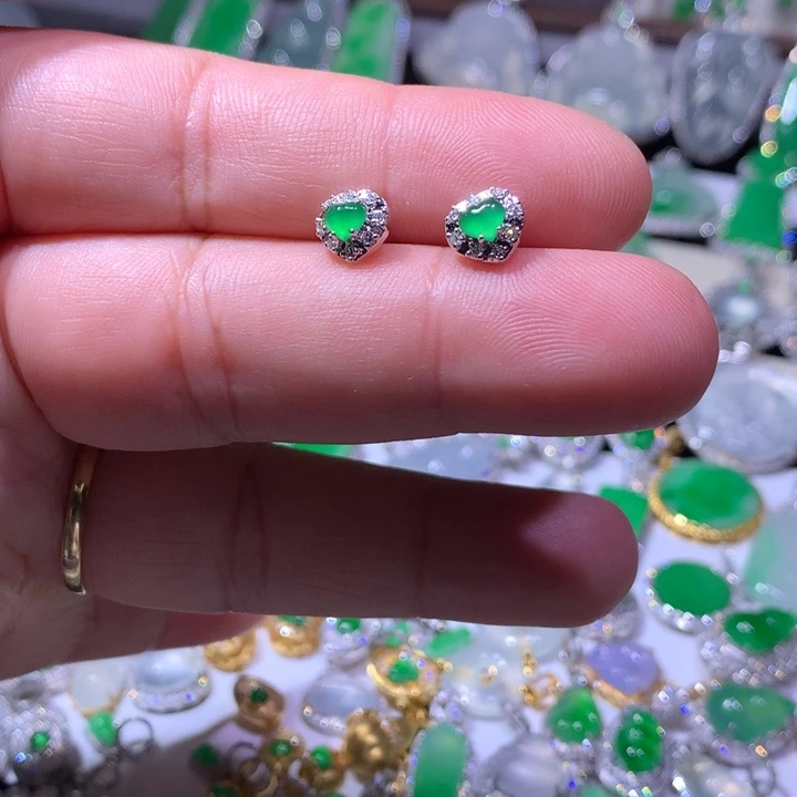 18K金镶嵌翡翠耳饰
