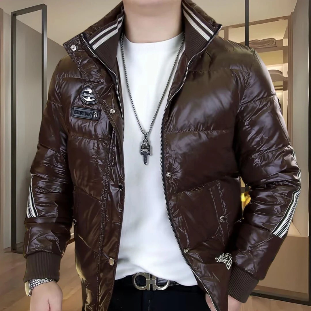 欧洲站男士新款立领羽绒服潮流时尚个性字母徽章百搭90白鸭绒外套