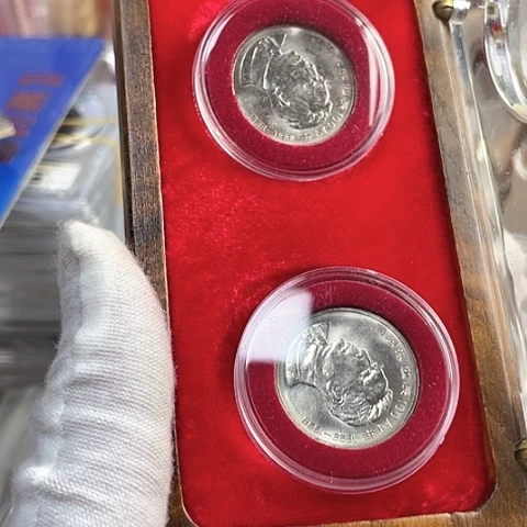 其他普通金属周爷币带盒，，，，，，