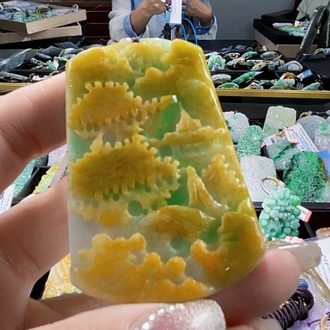 颈饰未镶嵌翡翠一个