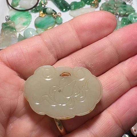 和田玉（糖玉）车挂未镶嵌静**察