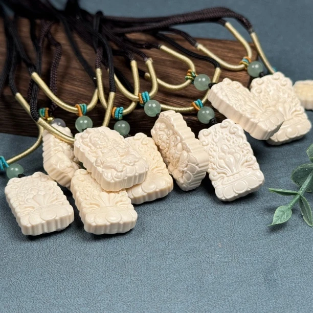 A355天然猛犸 雕刻黄财神 约18×29×8mm支持鉴定假一罚十