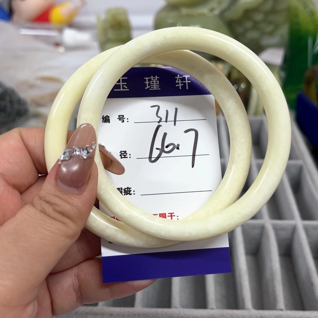 蛇纹石玉手镯未镶嵌