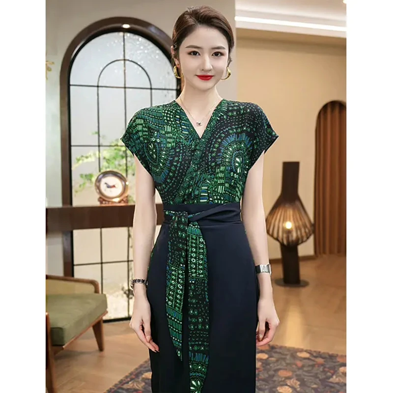 设计感气质显瘦轻奢收腰v领时尚绿色印花修身连衣裙D1075