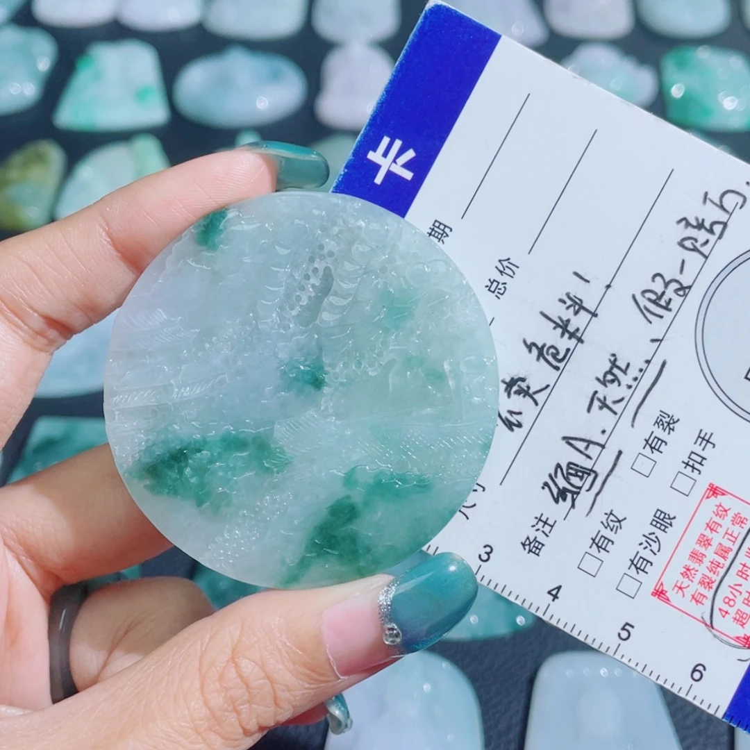 翡翠未镶嵌颈饰山水