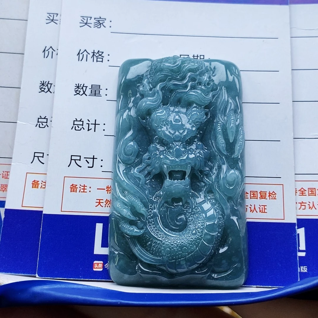 翡翠未镶嵌颈饰龙牌