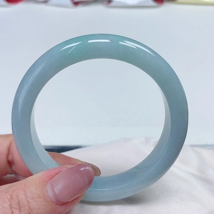 翡翠手镯未镶嵌缅甸翡翠